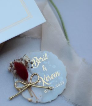 Епоксиден Магнит с Цветя и Златен Плексигласов Надпис