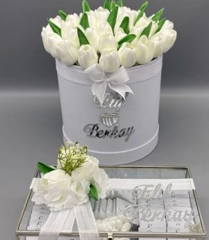 Цвете И Шоколади За Искане На Ръка – Сноп От Бели Лалета И Кутия С Шоколади