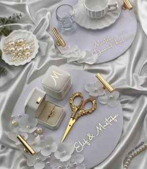 Луксозен Комплект Табла За Пръстени И Младоженец